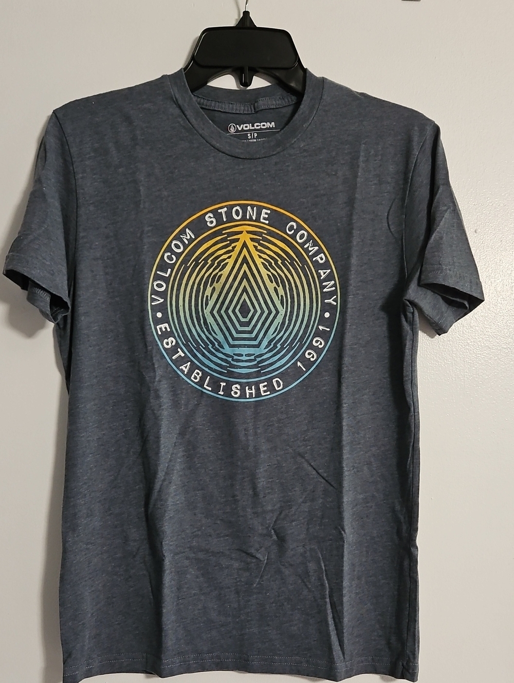 Volcom Men's Navy Blue Short-Sleeve Logo Tee with Yellow-to-Blue Gradient